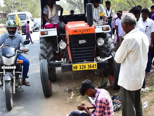 ट्रैक्टर की टक्कर से युवक की दर्दनाक मौत